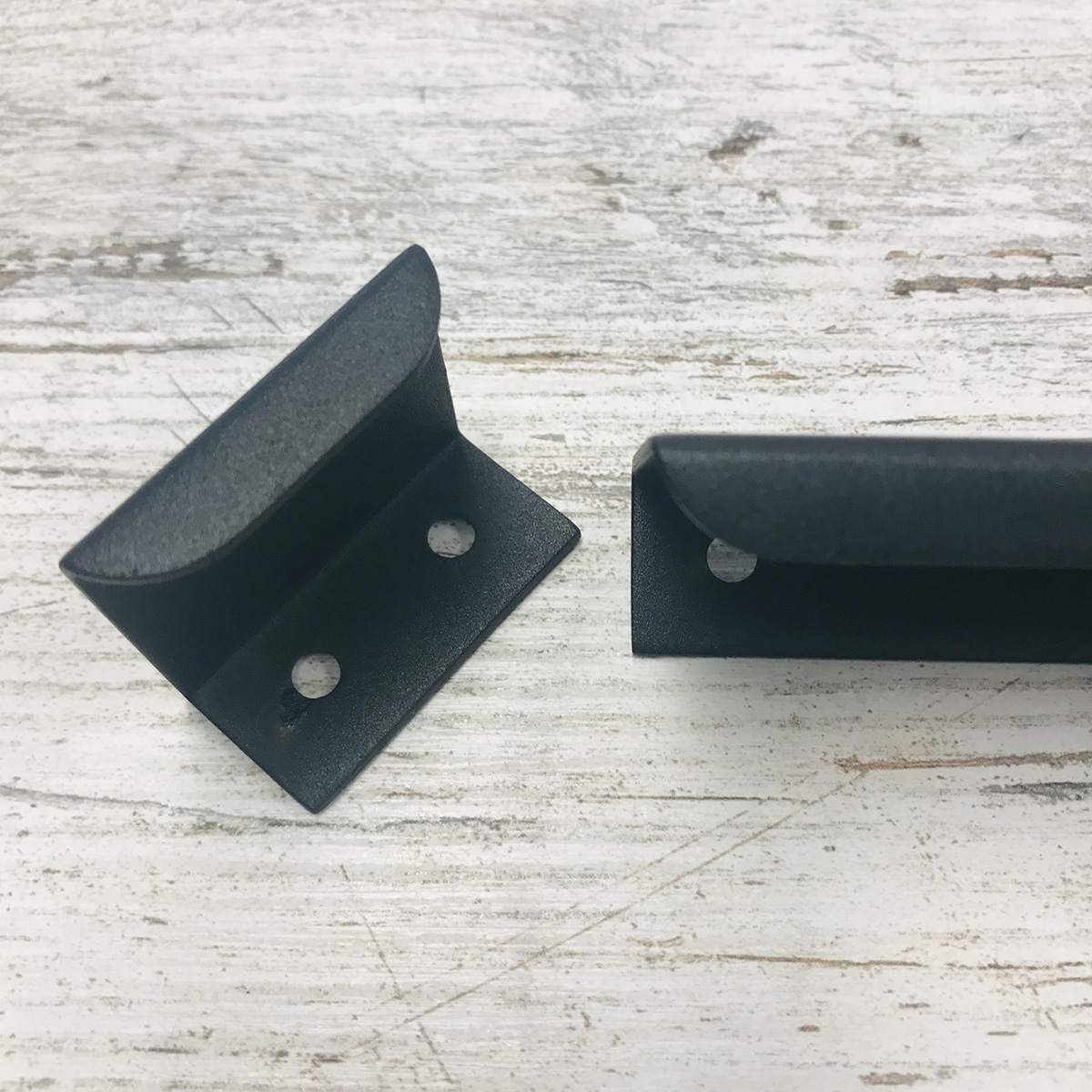 Fredrick Lip Pull - Textured Black