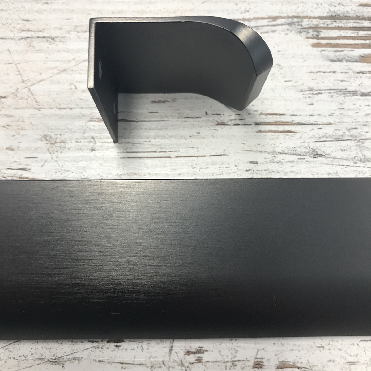 Eleni Brushed Anthracite Lip Pull