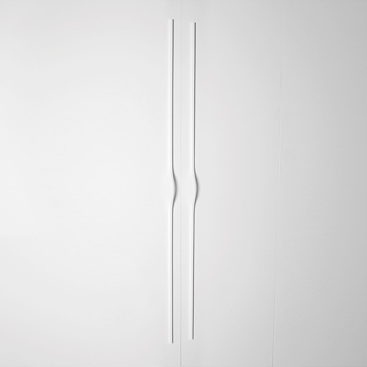 Momo Brave Bow Cabinet Handle - Matt White