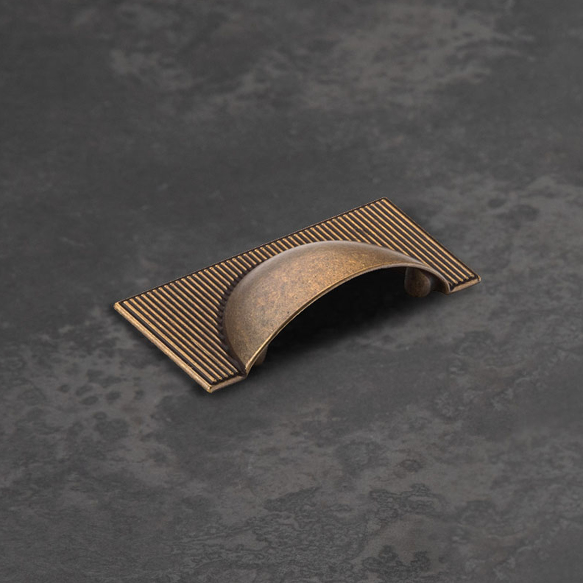 Momo Barrington Cup Pull - Bronze