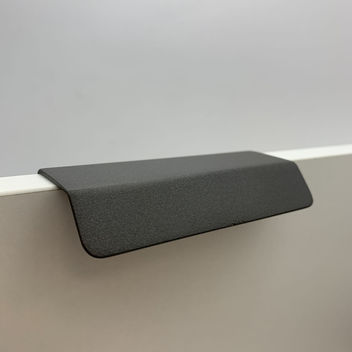 Kethy DL370 Lip Pull – Graphite