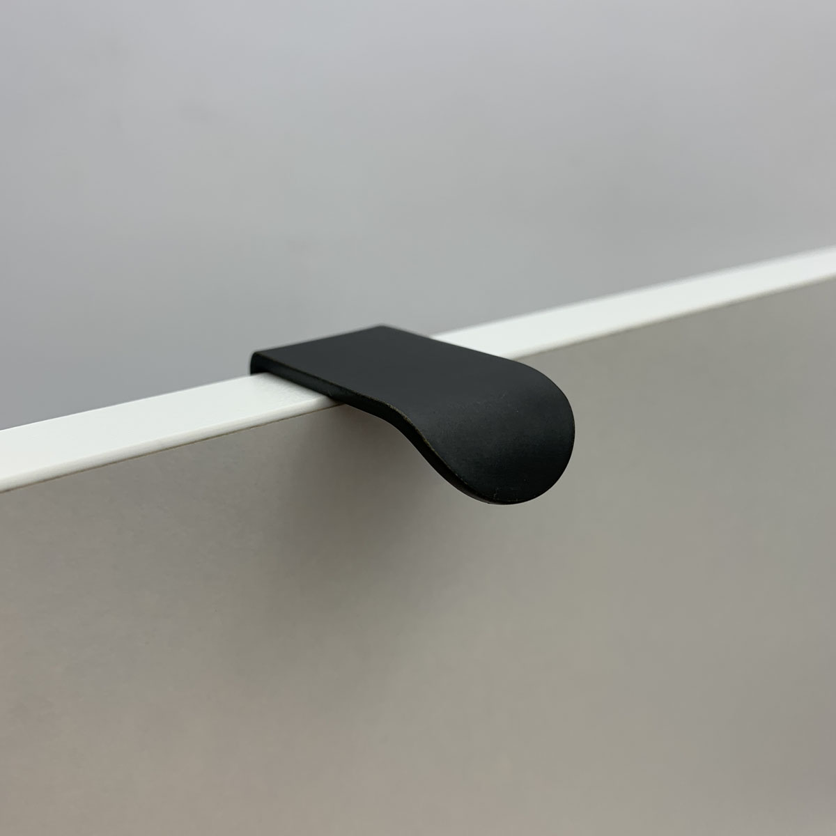 Ramiro Lip Pull – Charcoal Matt